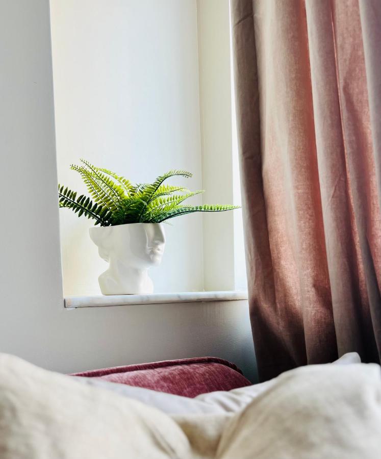 Ultracentral Lux Boutique 1Br Ap Near Subway Bucureşti Ngoại thất bức ảnh